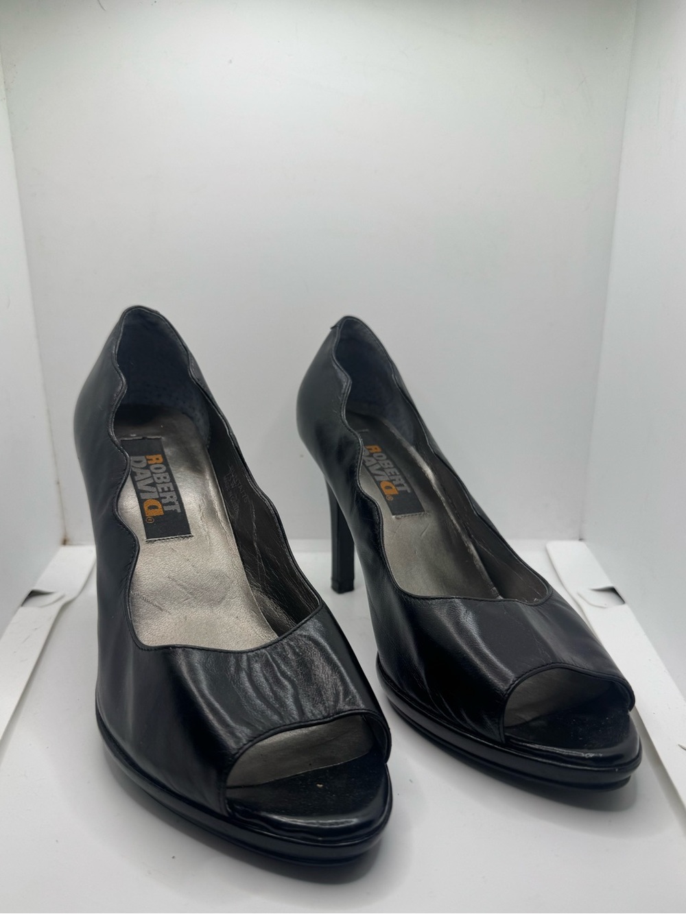 Vintage Hardly worn Robert David 3.5” heels